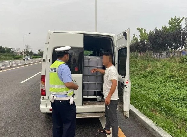 7月份全市范圍內(nèi)面包車(chē)集中整治！
